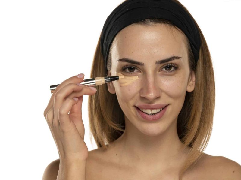 Behandlung zur Augenschattenaufhellung im Kosmetikstudio FAVE Ästhetik Berlin